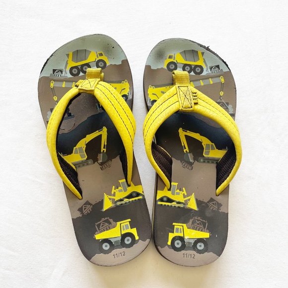 Reef Construction Truck Flip Flop Sandals size 11/12 - Picture 1 of 8
